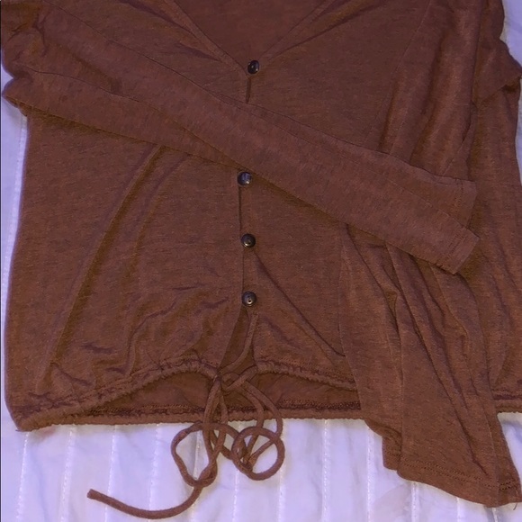 MOD cropped long sleeve blouse - Picture 2 of 3